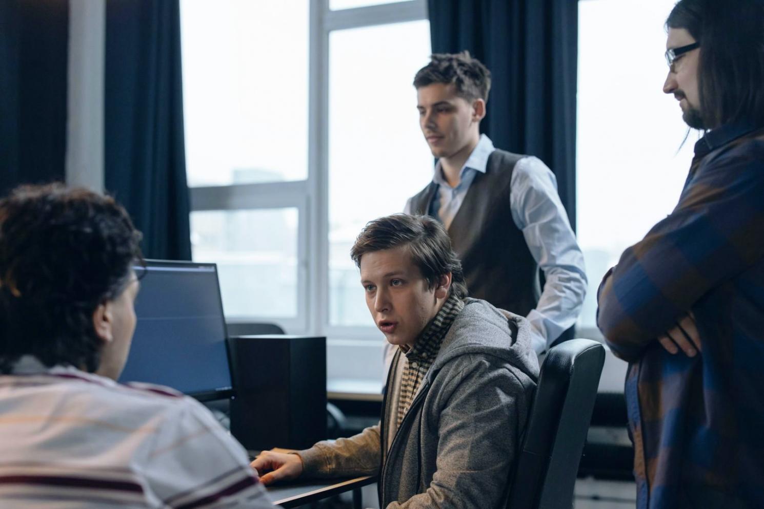 VR oyun tasarımı çalışması sırasında üç boyutlu mekan düzenlemesi